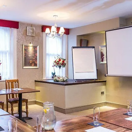 ザ デューク オブ エディンバラ ＆ バー 4* バロー・イン・ファーネス