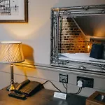 Отель The Duke Of Edinburgh & Bar