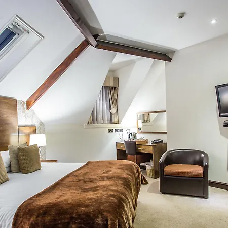 The Duke Of Edinburgh & Bar 4*