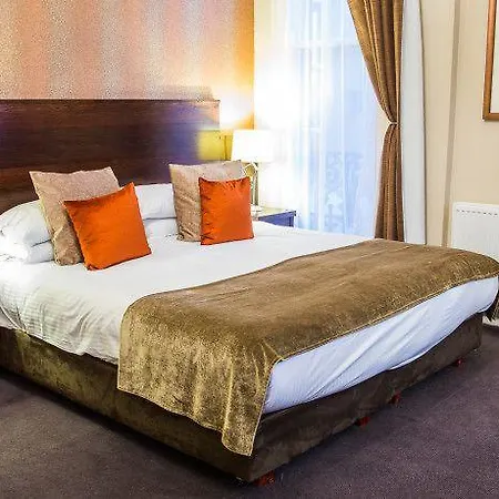 The Duke Of Edinburgh & Bar 4*