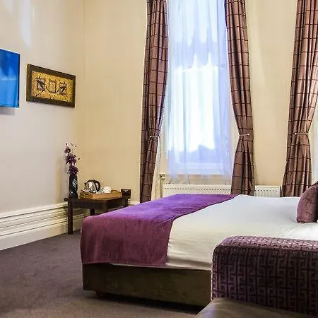 The Duke Of Edinburgh & Bar 4*