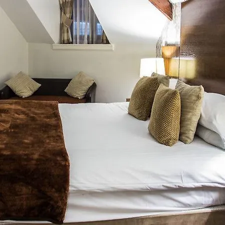 The Duke Of Edinburgh & Bar 4*