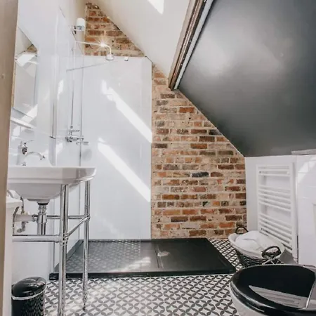 The Duke Of Edinburgh & Bar Hotel 4*