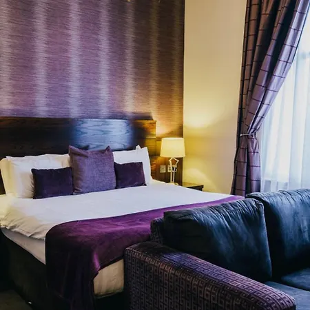 The Duke Of Edinburgh & Bar 4*