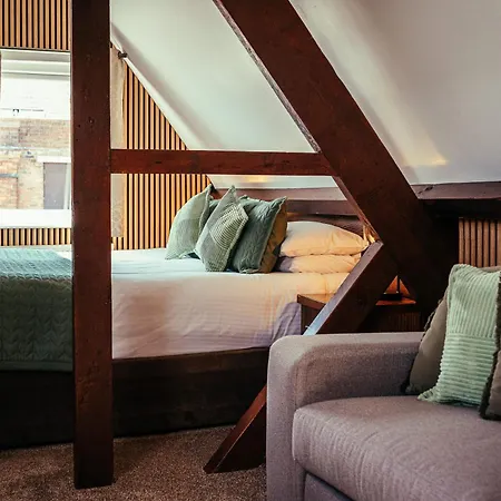 The Duke Of Edinburgh & Bar 4*