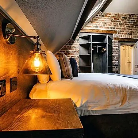 The Duke Of Edinburgh & Bar Hotel