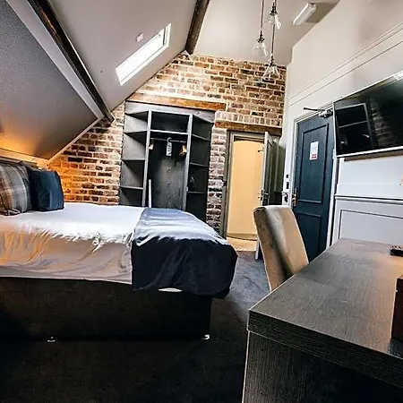 The Duke Of Edinburgh & Bar 4*