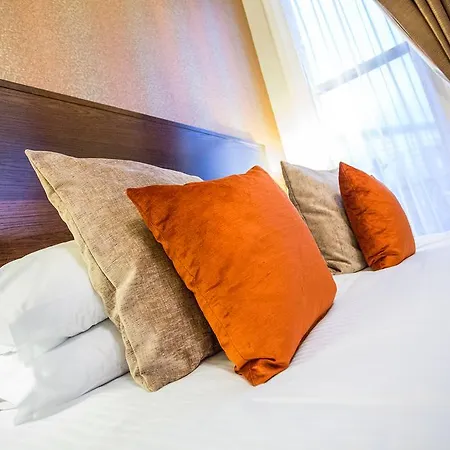 The Duke Of Edinburgh & Bar Hotel 4*