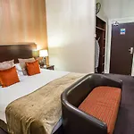 Hotell The Duke Of Edinburgh & Bar 4*