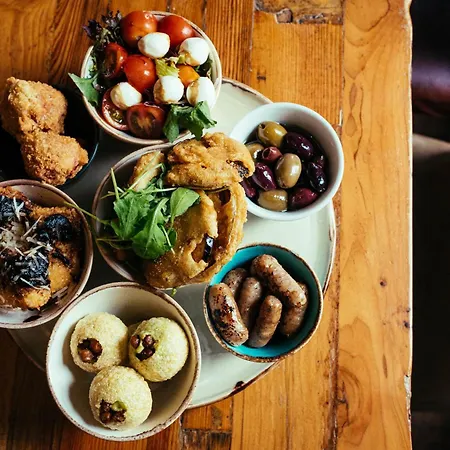 The Duke Of Edinburgh & Bar מלון 4*