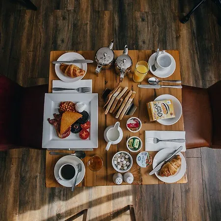 The Duke Of Edinburgh & Bar מלון