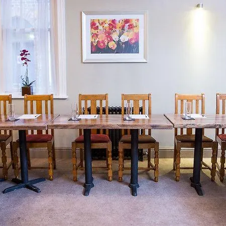 מלון The Duke Of Edinburgh & Bar